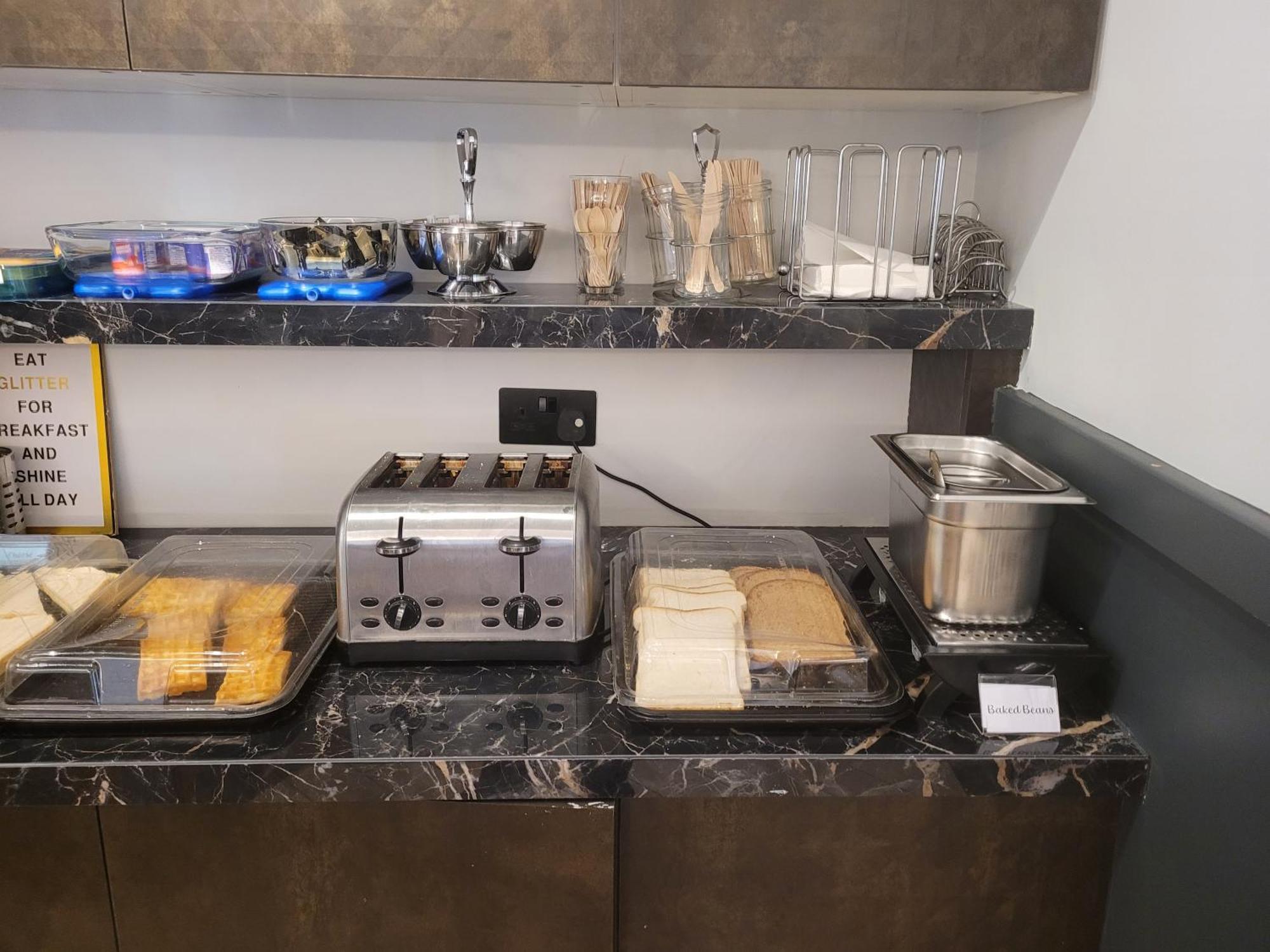 The Gatwick White House Hotel Horley Ngoại thất bức ảnh