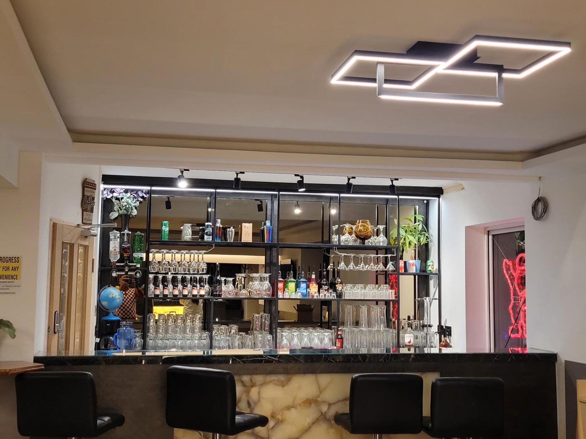 The Gatwick White House Hotel Horley Ngoại thất bức ảnh