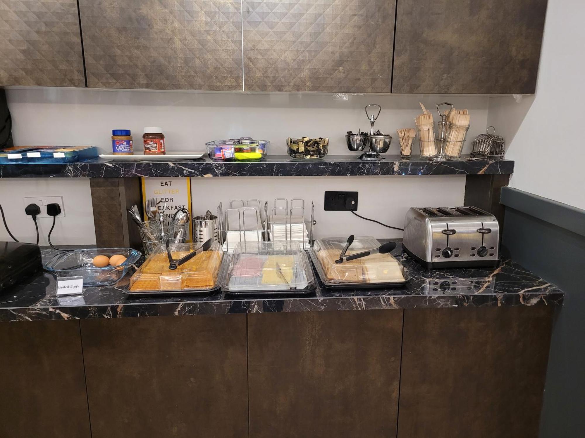 The Gatwick White House Hotel Horley Ngoại thất bức ảnh