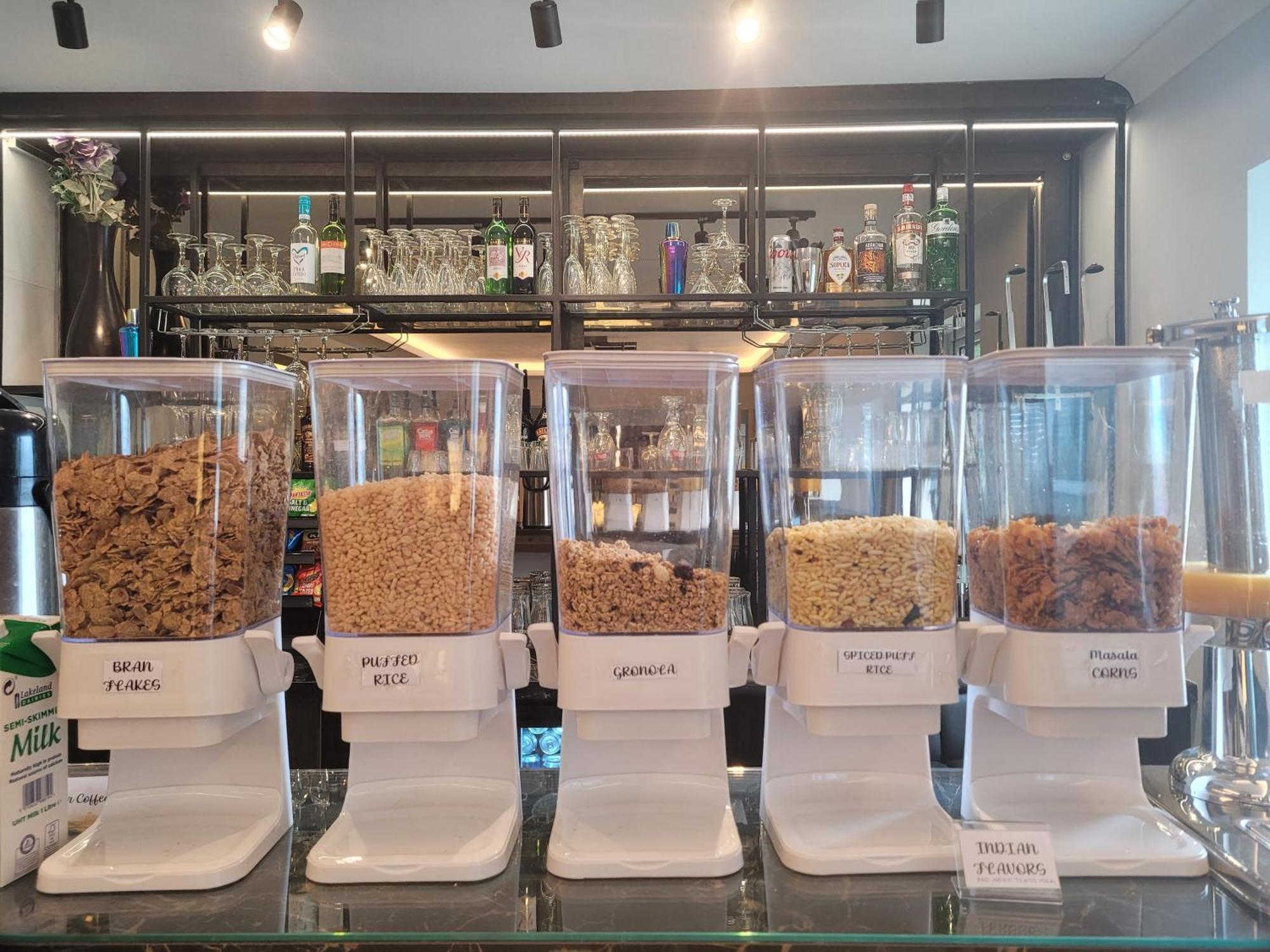 The Gatwick White House Hotel Horley Ngoại thất bức ảnh