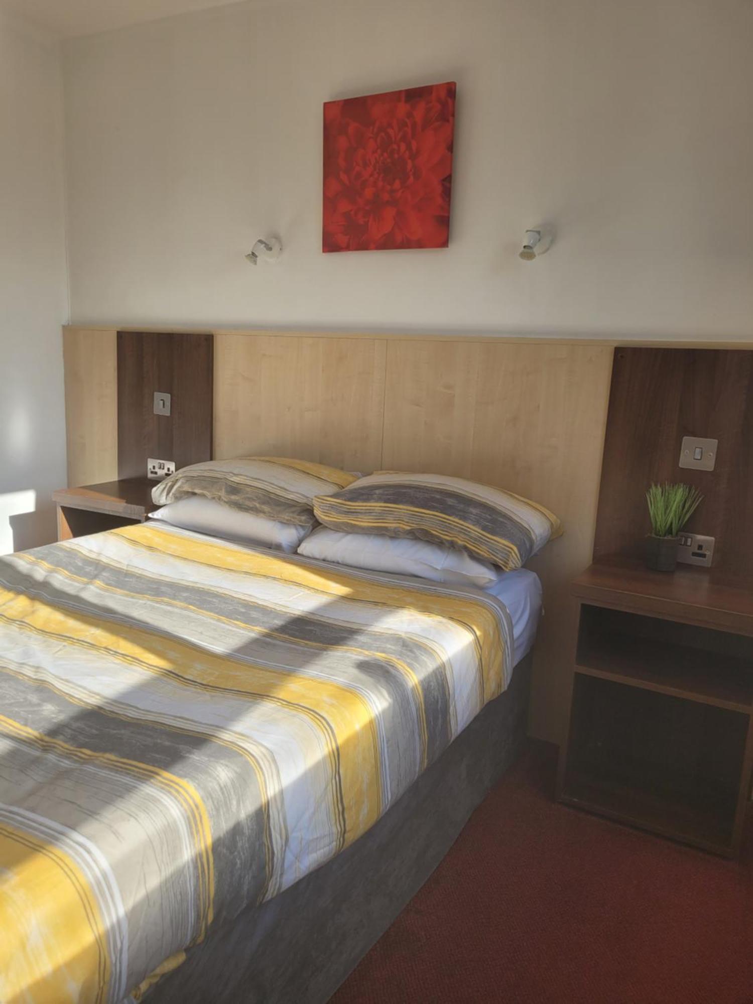 The Gatwick White House Hotel Horley Ngoại thất bức ảnh