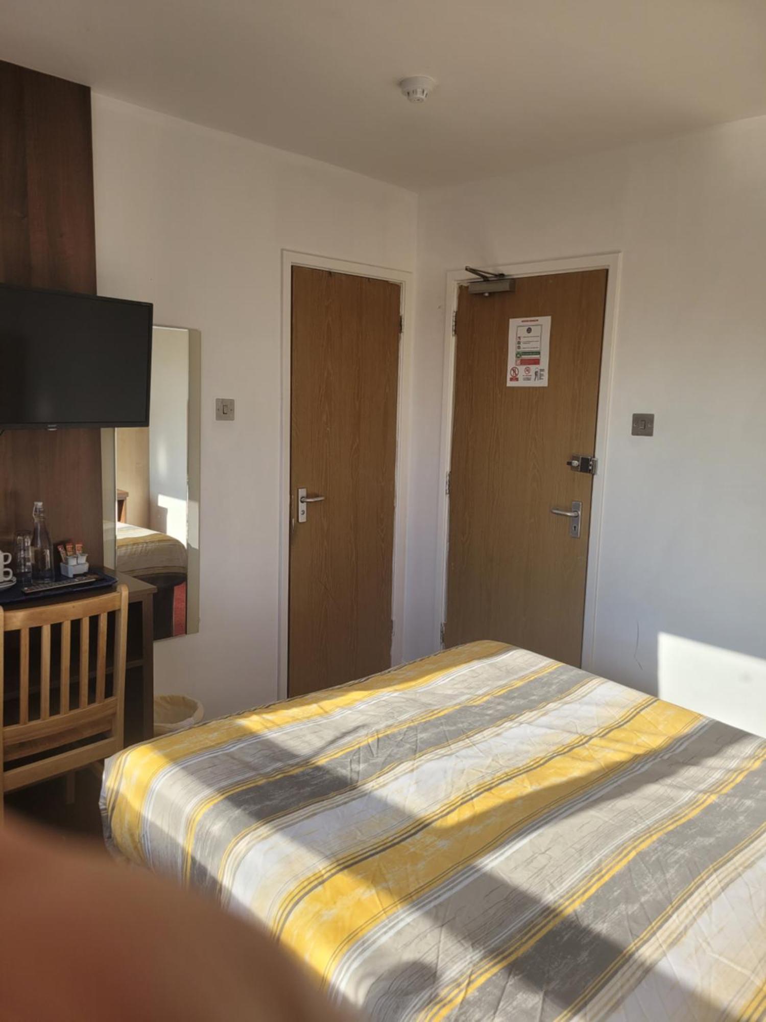 The Gatwick White House Hotel Horley Ngoại thất bức ảnh