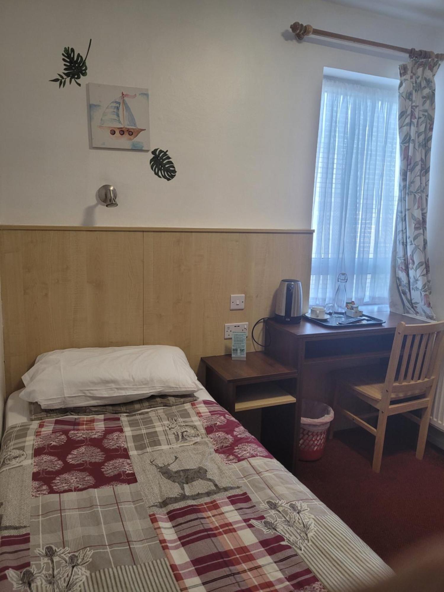 The Gatwick White House Hotel Horley Ngoại thất bức ảnh